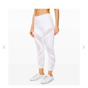 White lace lululemon wunder under leggings